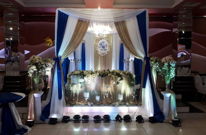 Украшение свадебного зала в сине-белом цвете ресторан “АУРА” г. Минск